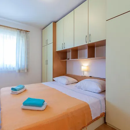 Lovely In With Kitchen Apartment