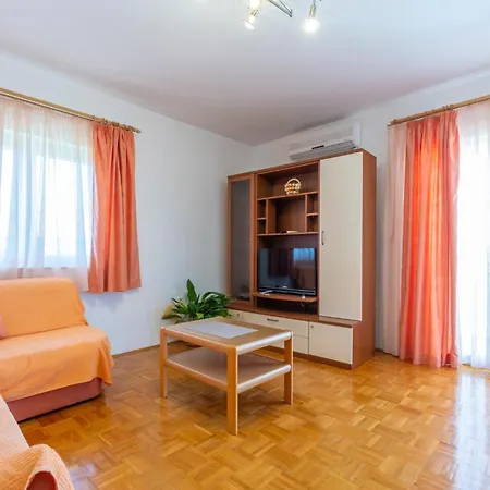 Apartment Lovely In With Kitchen Trogir